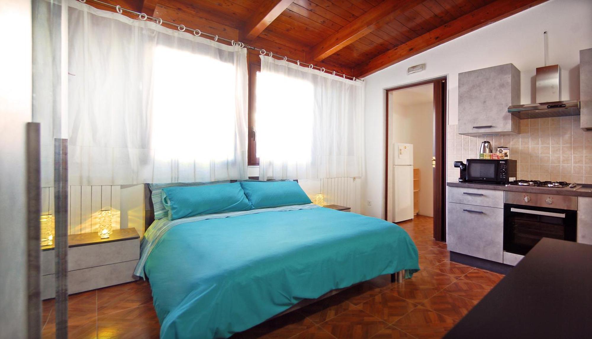 Sea Breeze Villa - Luna Apartment Бари Экстерьер фото